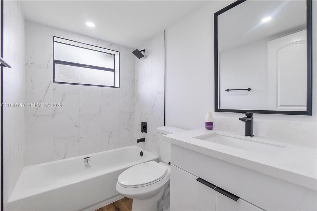 LAGO GRANDE ONE CONDO - Residential Lease