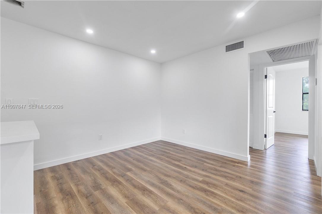 LAGO GRANDE ONE CONDO - Residential Lease