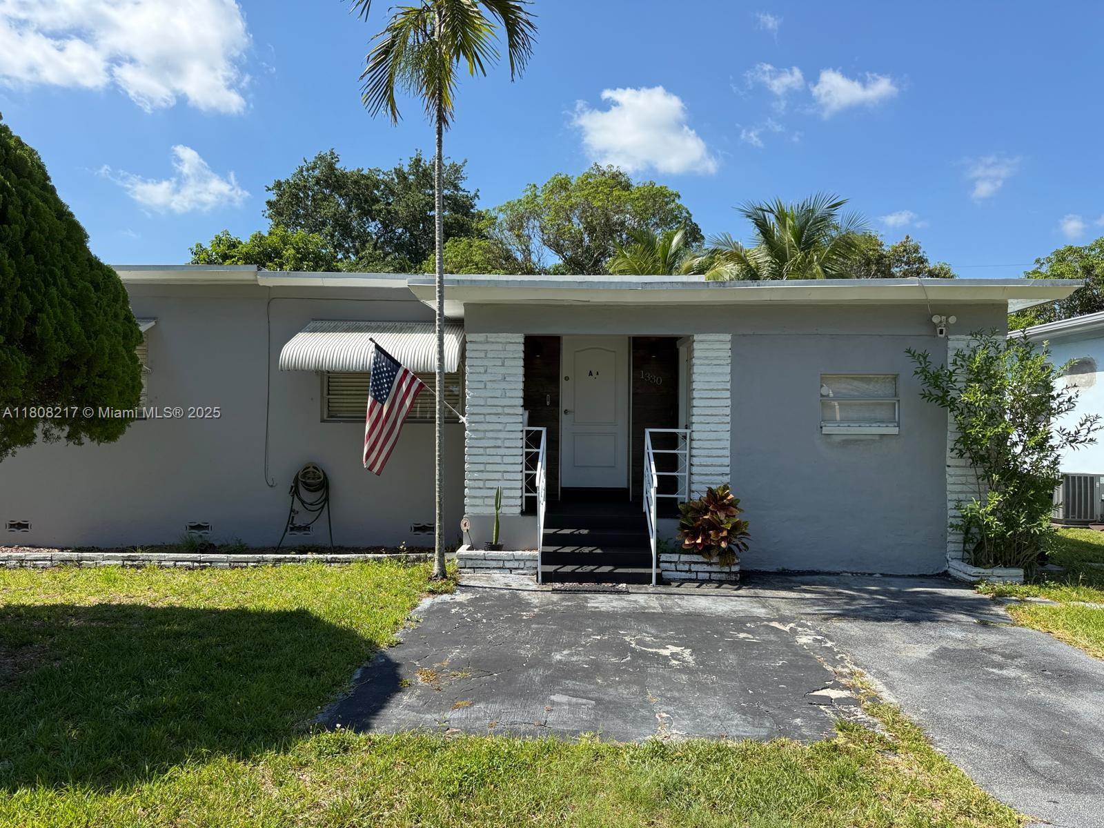 Rental Property at 1330 Ne 133rd St A, North Miami, Miami-Dade County, Florida - Bedrooms: 2 
Bathrooms: 1  - $2,400 MO.
