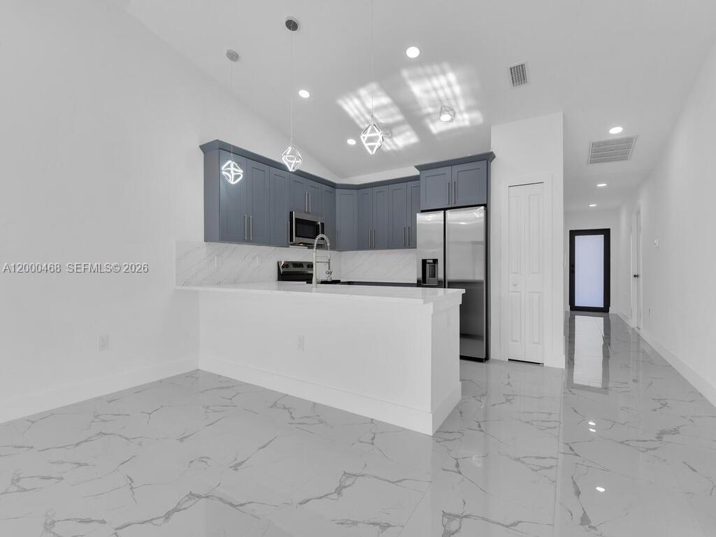 LEHIGH ESTATES - Residential Income