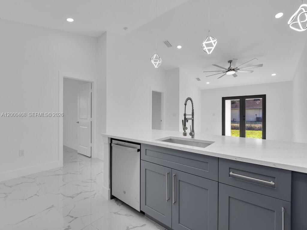 LEHIGH ESTATES - Residential Income