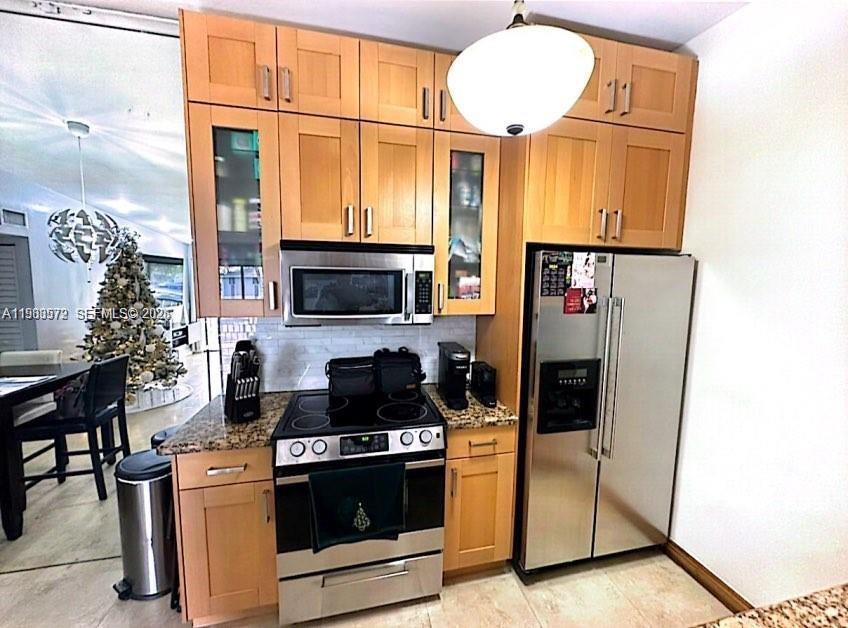 LAKEVIEW AT THE HAMMOCKS - Residential