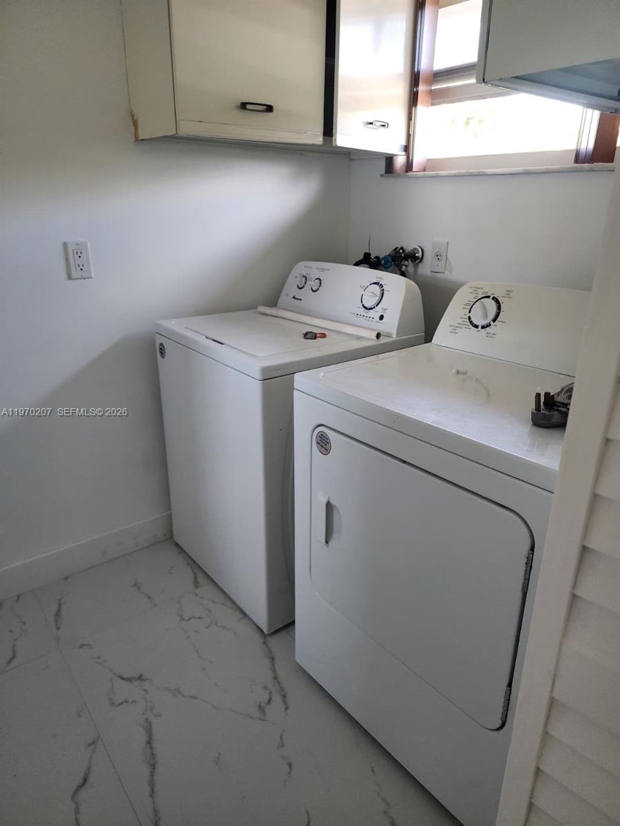HOLLYWOOD COUNTRY CLUB DI - Residential Lease