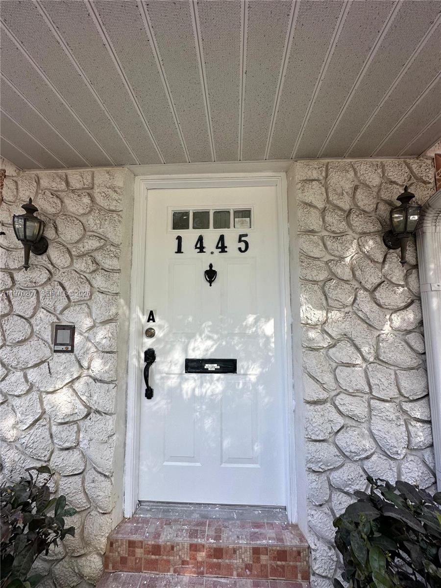 HOLLYWOOD COUNTRY CLUB DI - Residential Lease