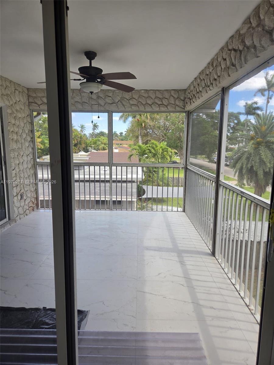 HOLLYWOOD COUNTRY CLUB DI - Residential Lease