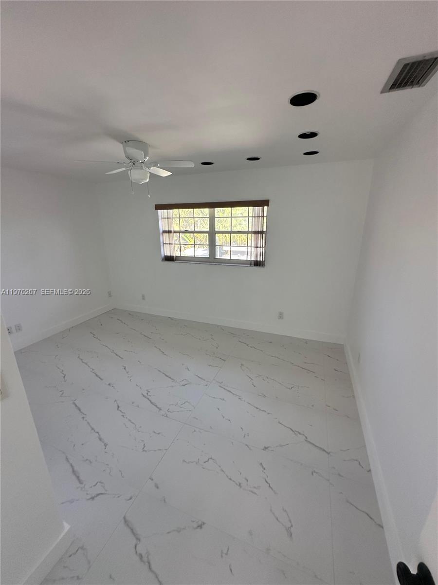 HOLLYWOOD COUNTRY CLUB DI - Residential Lease