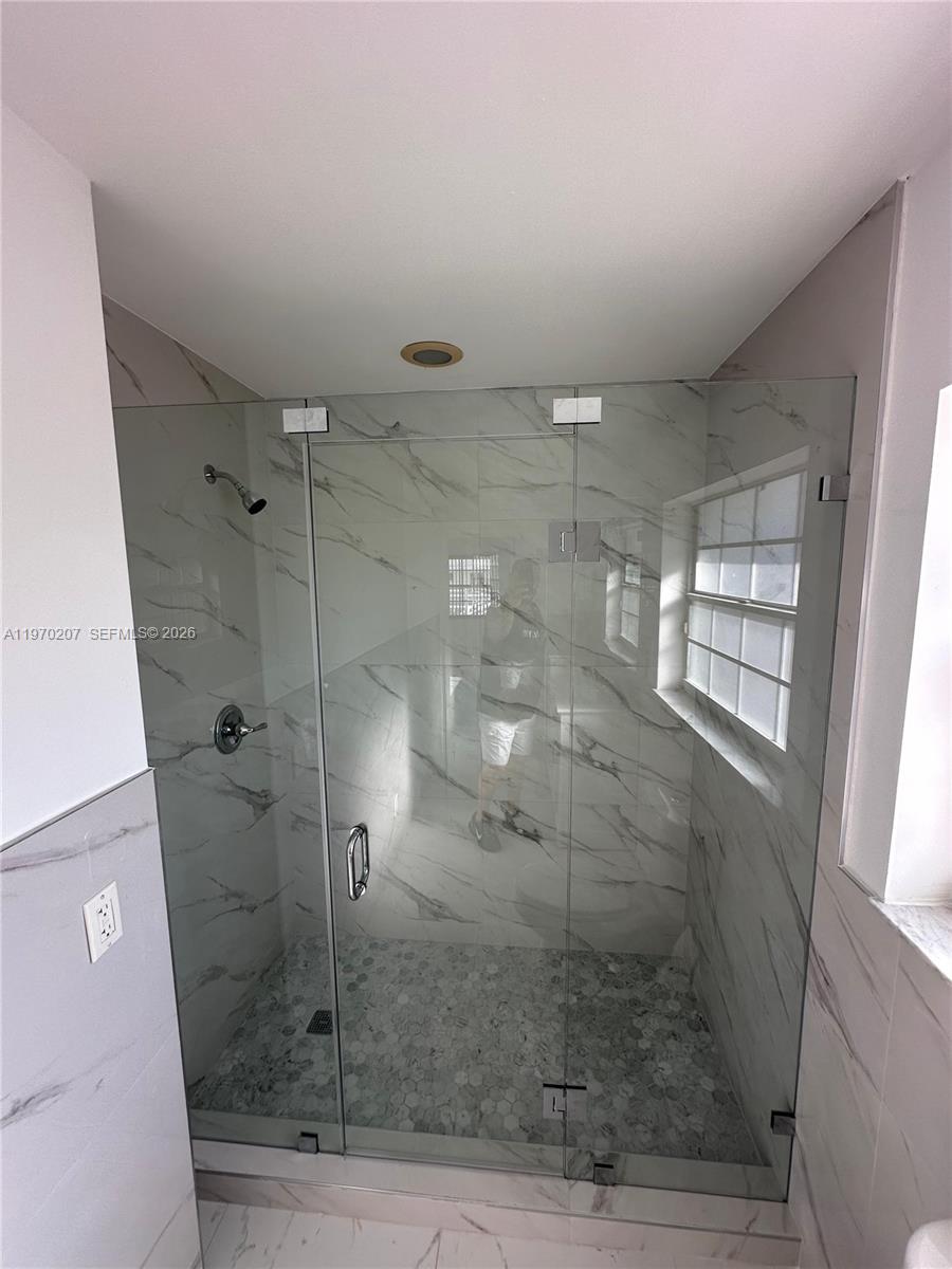 HOLLYWOOD COUNTRY CLUB DI - Residential Lease