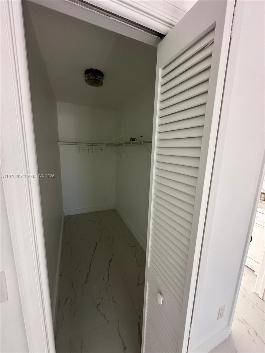 HOLLYWOOD COUNTRY CLUB DI - Residential Lease