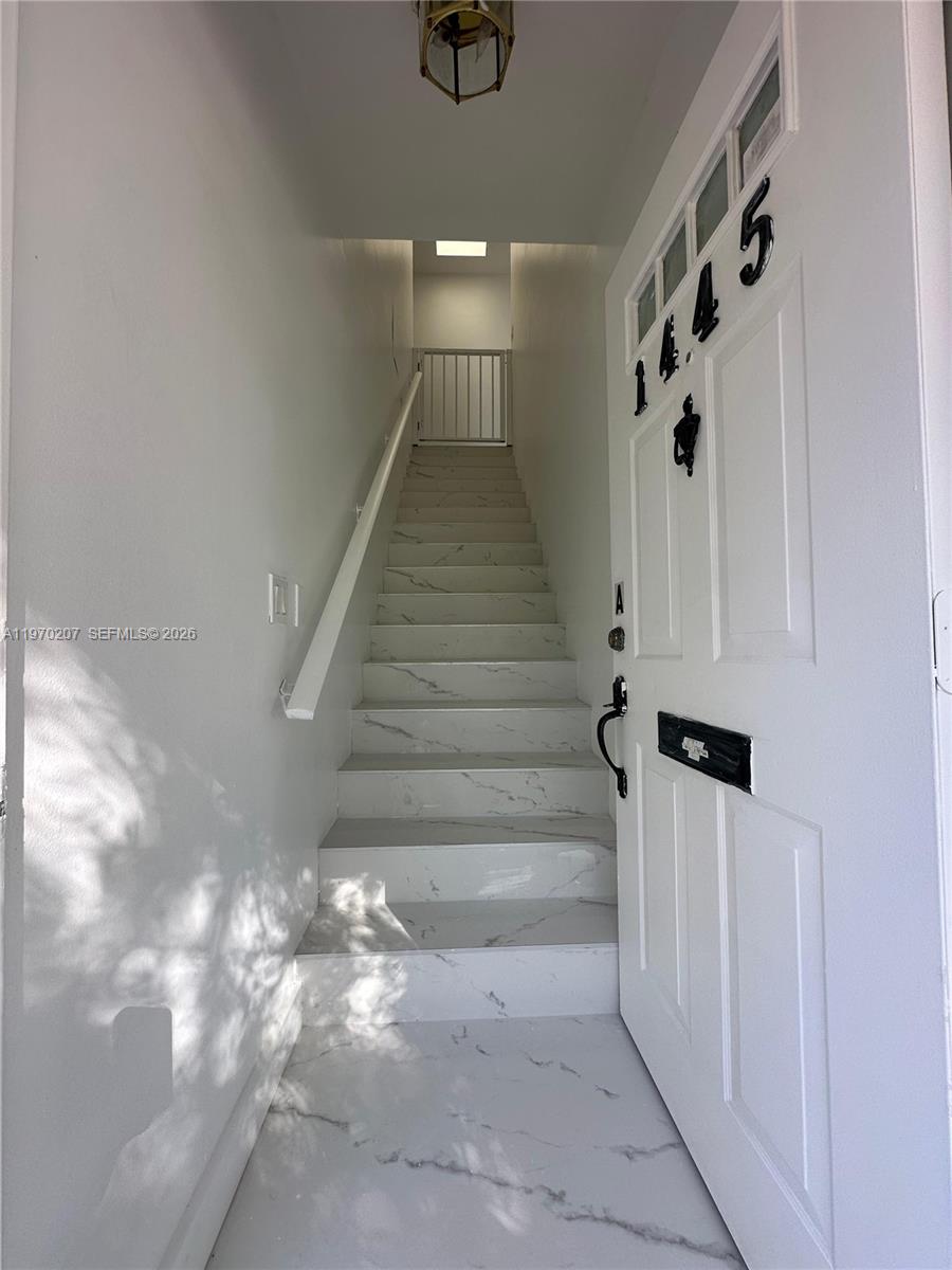 HOLLYWOOD COUNTRY CLUB DI - Residential Lease