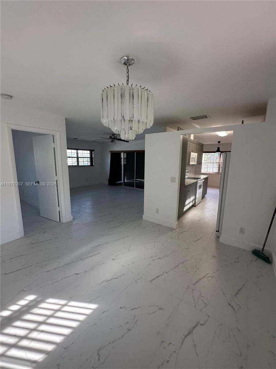 HOLLYWOOD COUNTRY CLUB DI - Residential Lease