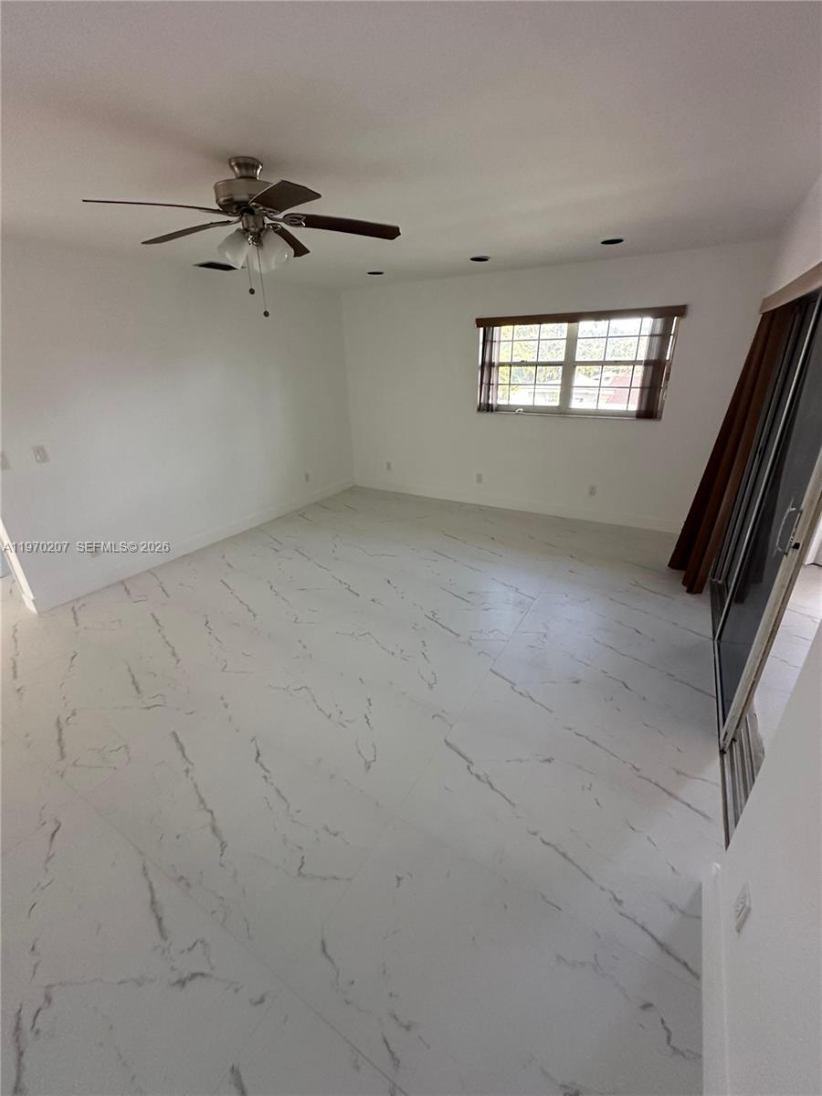 HOLLYWOOD COUNTRY CLUB DI - Residential Lease