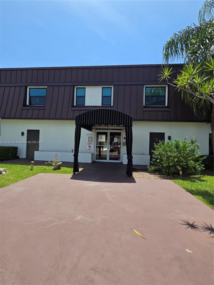 PALM VILLAGE CLUB CONDO - Residential