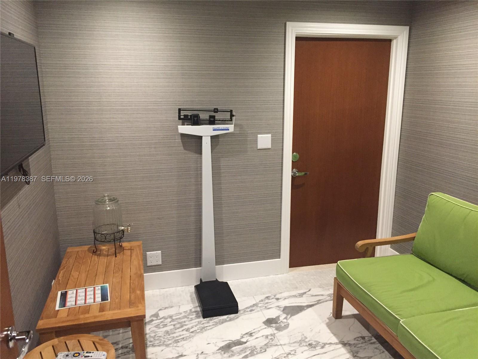 TURNBERRY ISLE SOUTH COND - Residential Lease