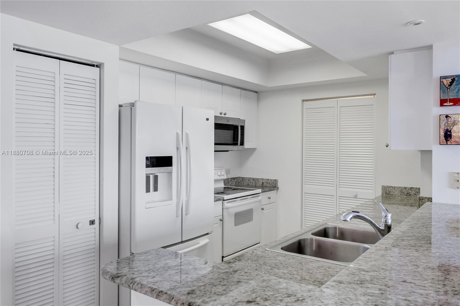 TURNBERRY ON THE GREEN CO - Residential