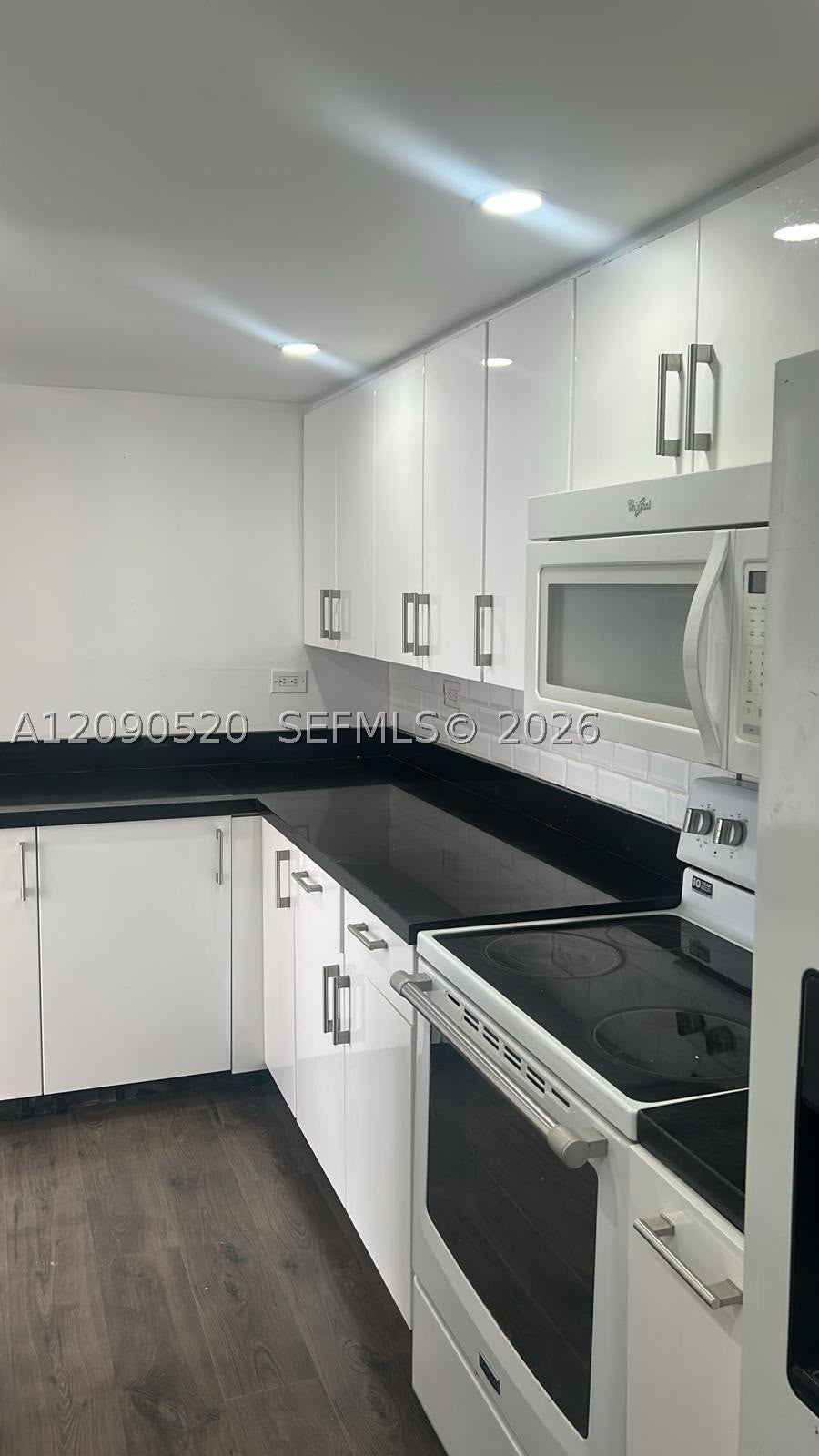 7545 E Treasure Dr 9G