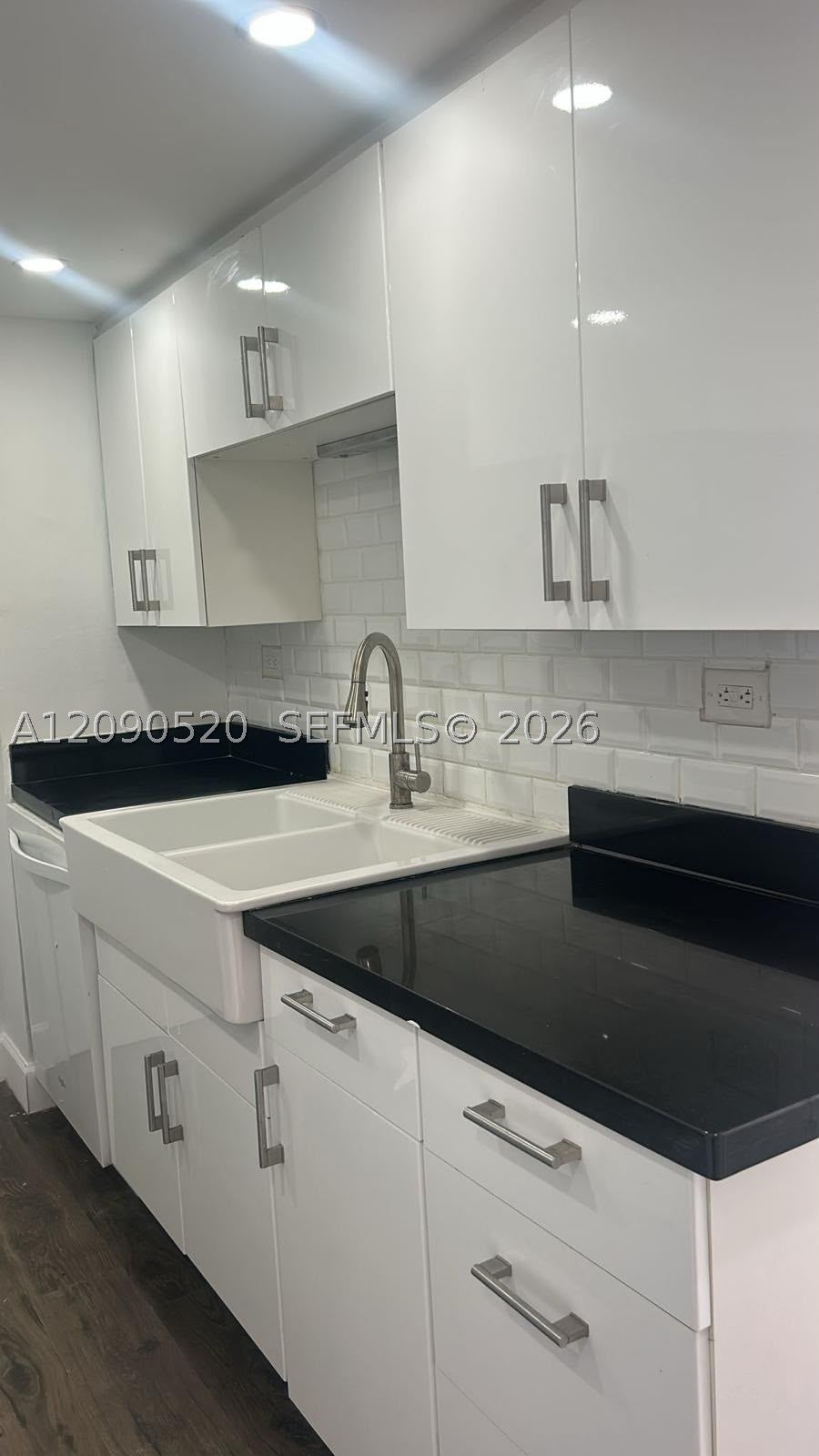7545 E Treasure Dr 9G