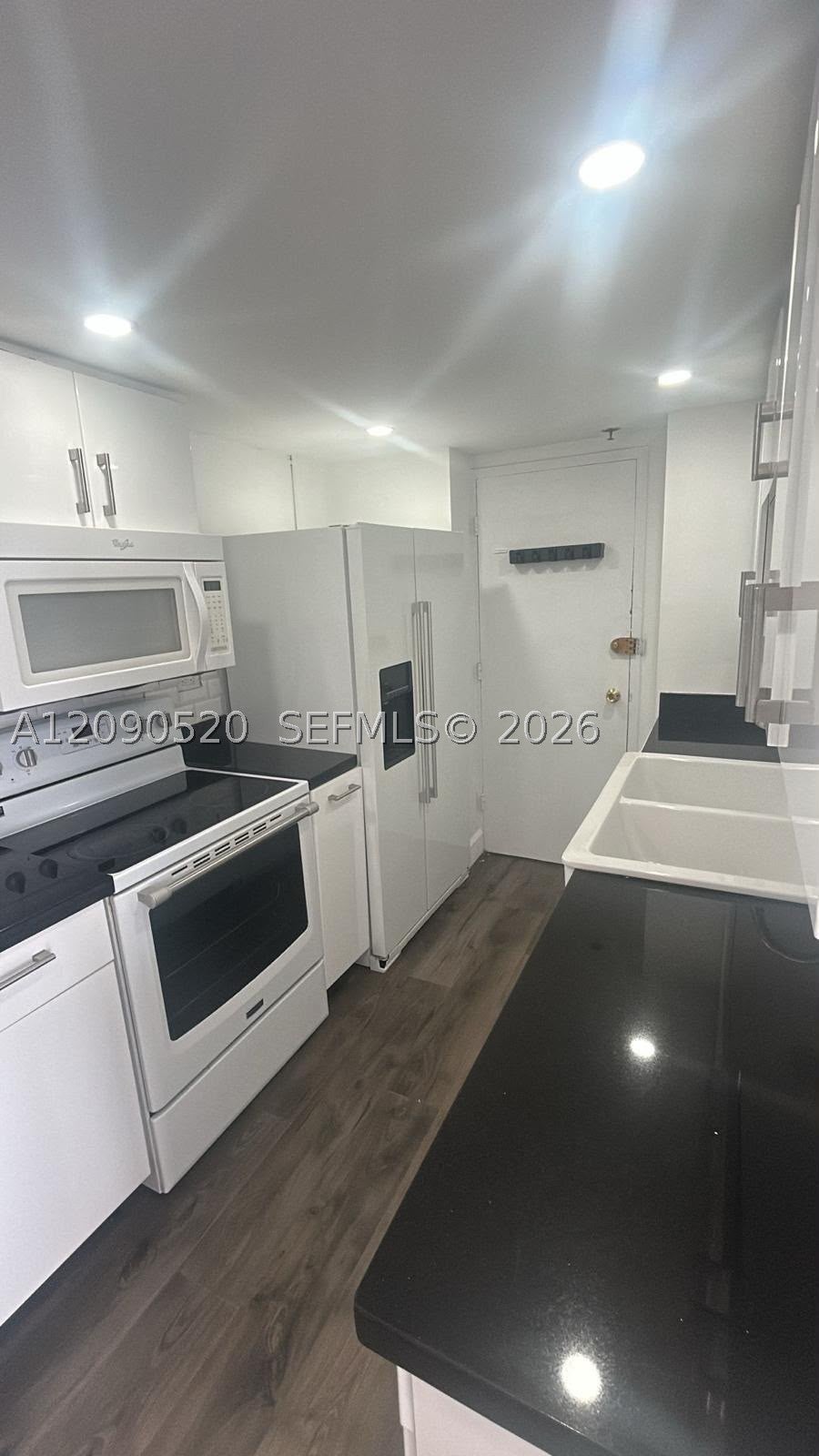 7545 E Treasure Dr 9G
