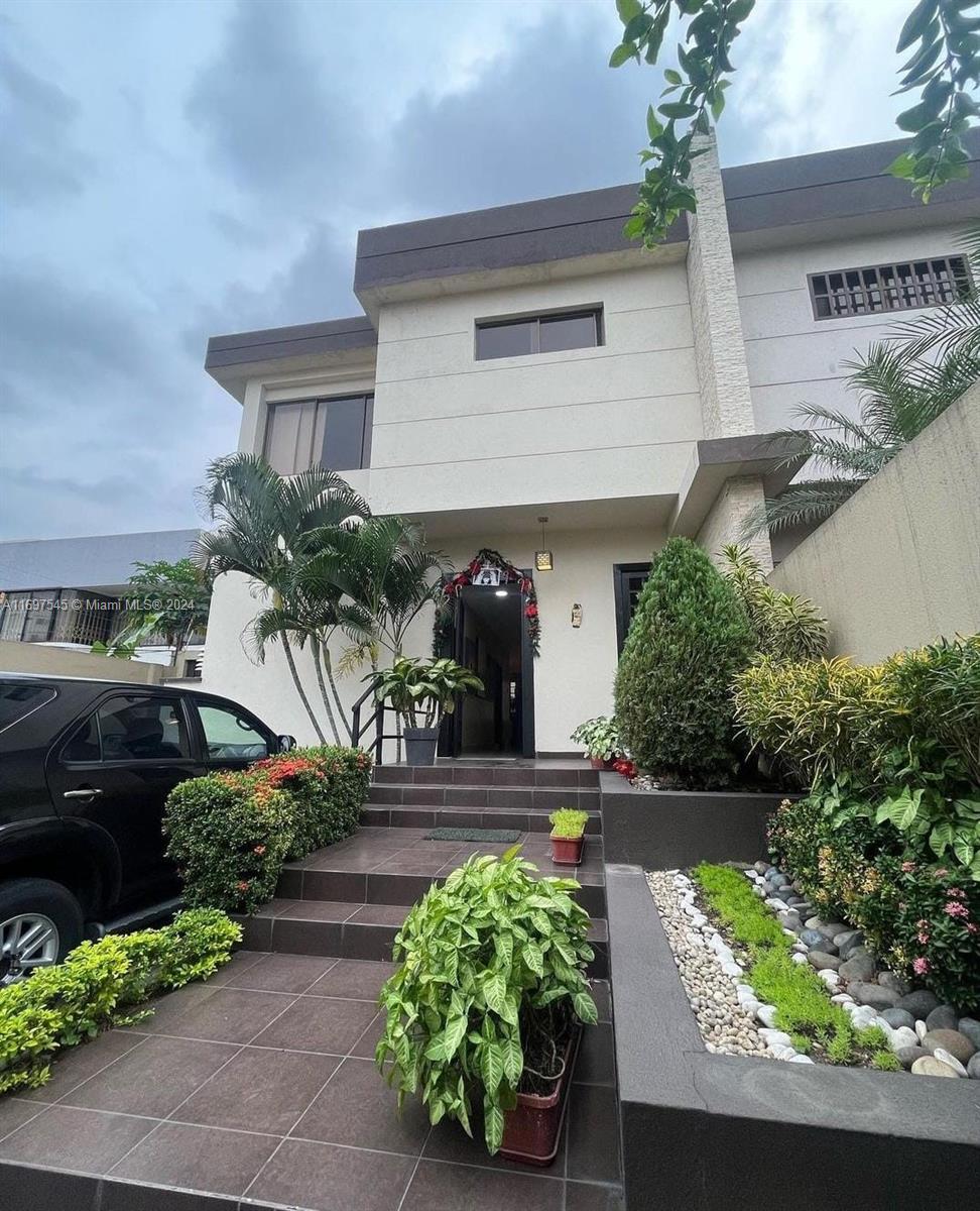 Los Ceibos - Residential