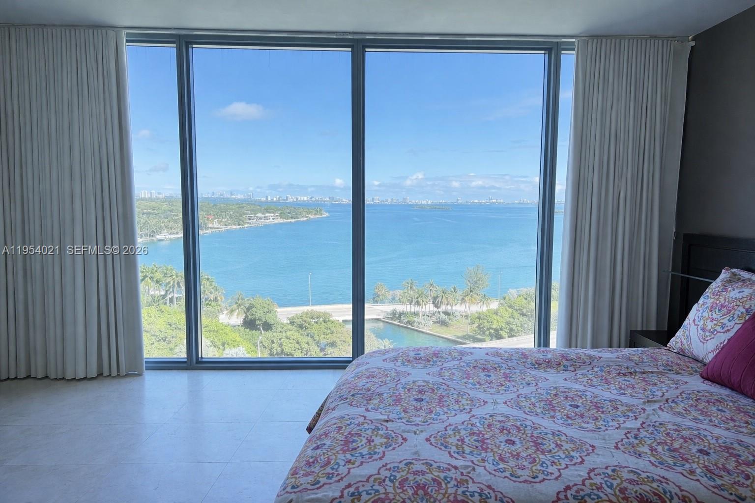 BLUE CONDO - Residential