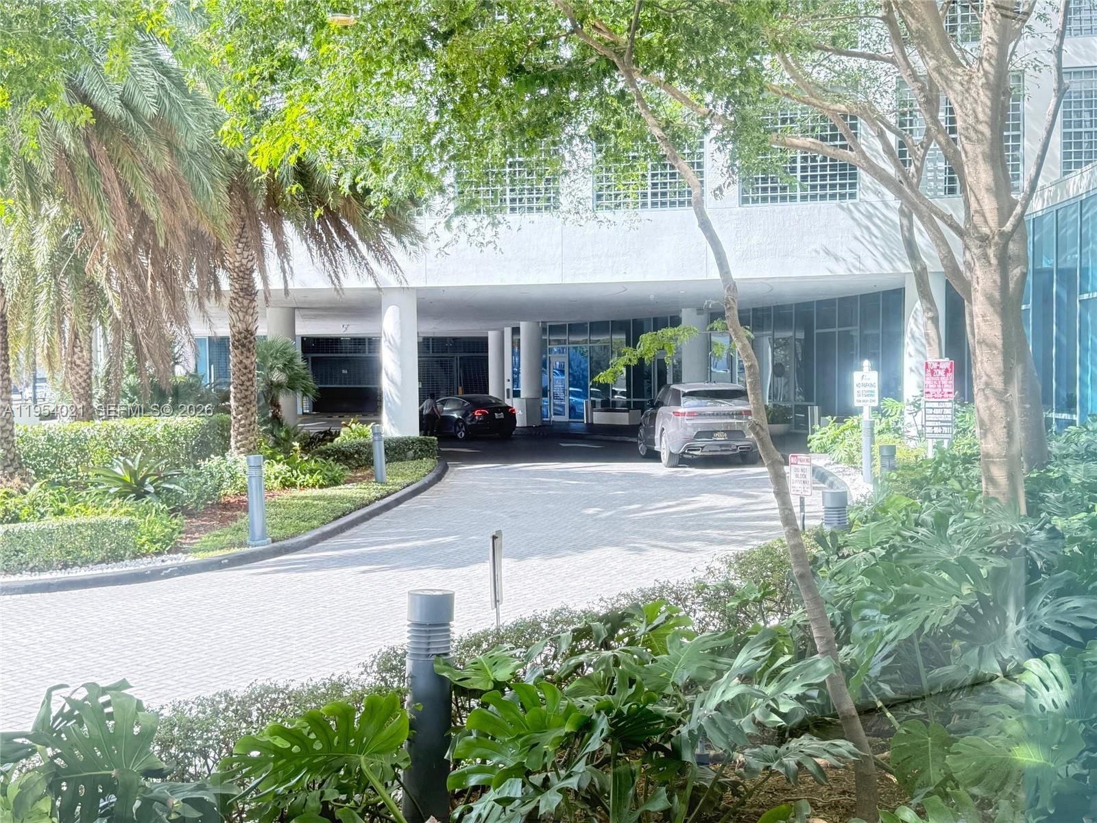 BLUE CONDO - Residential