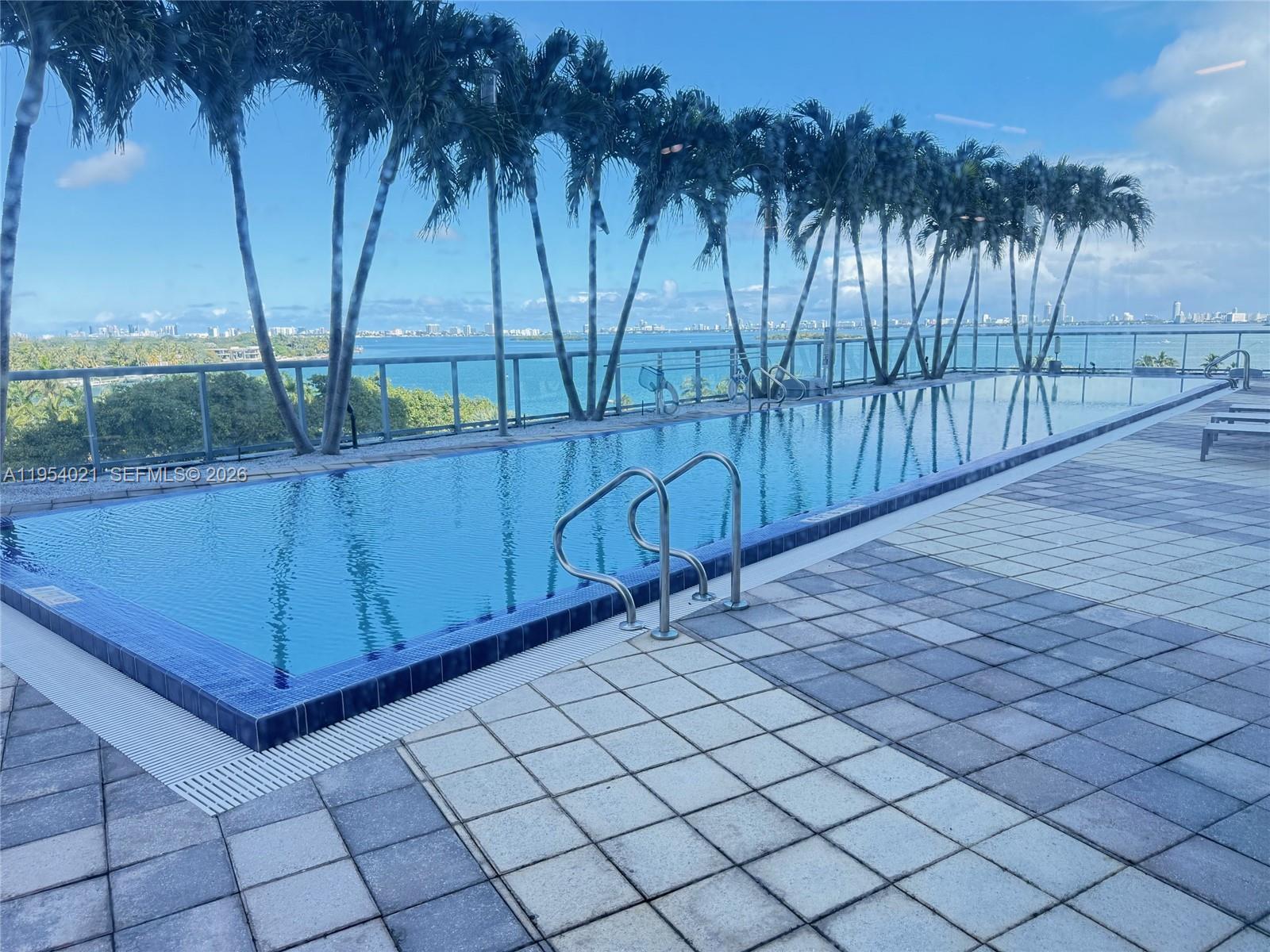 BLUE CONDO - Residential