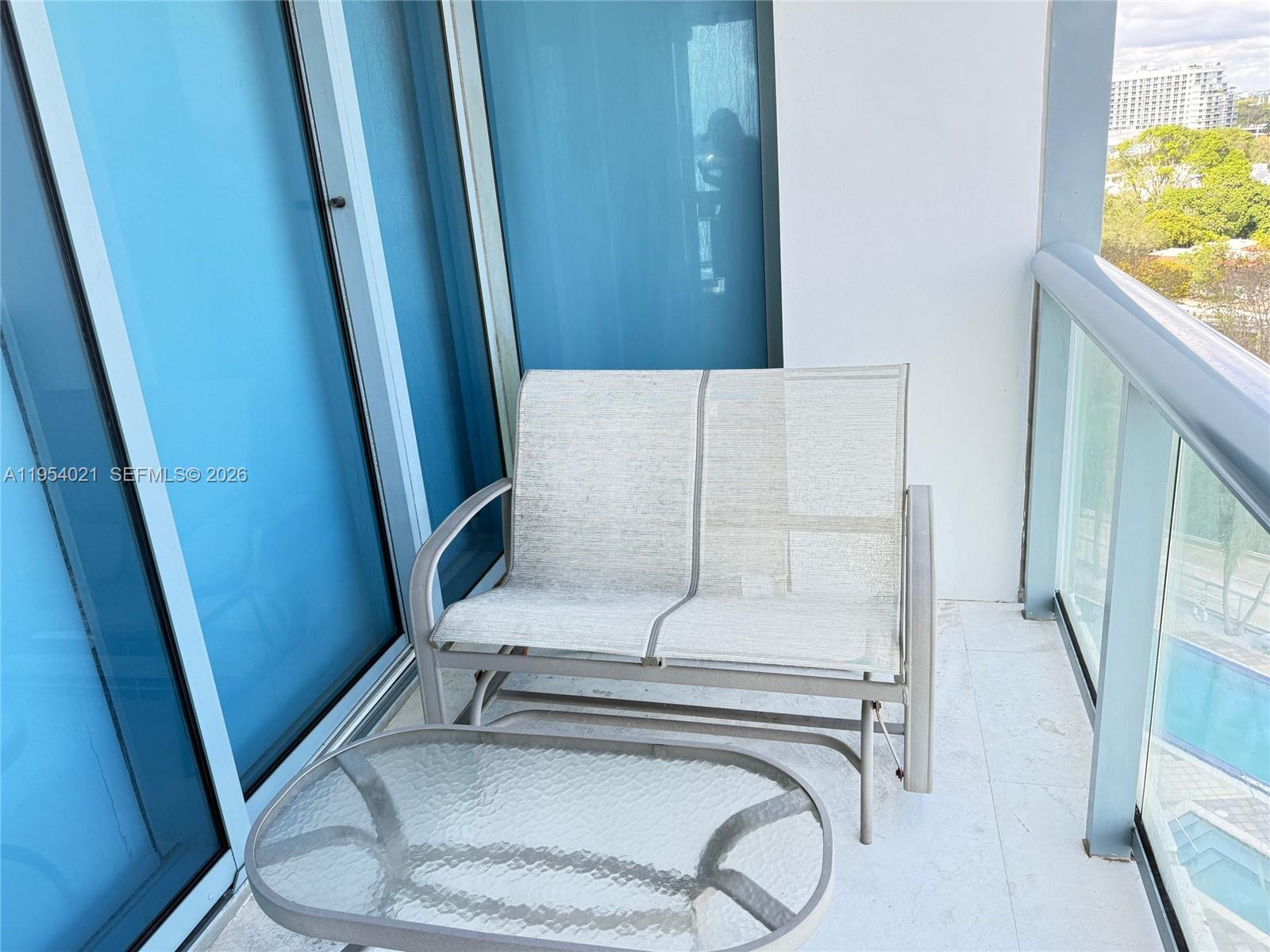 BLUE CONDO - Residential