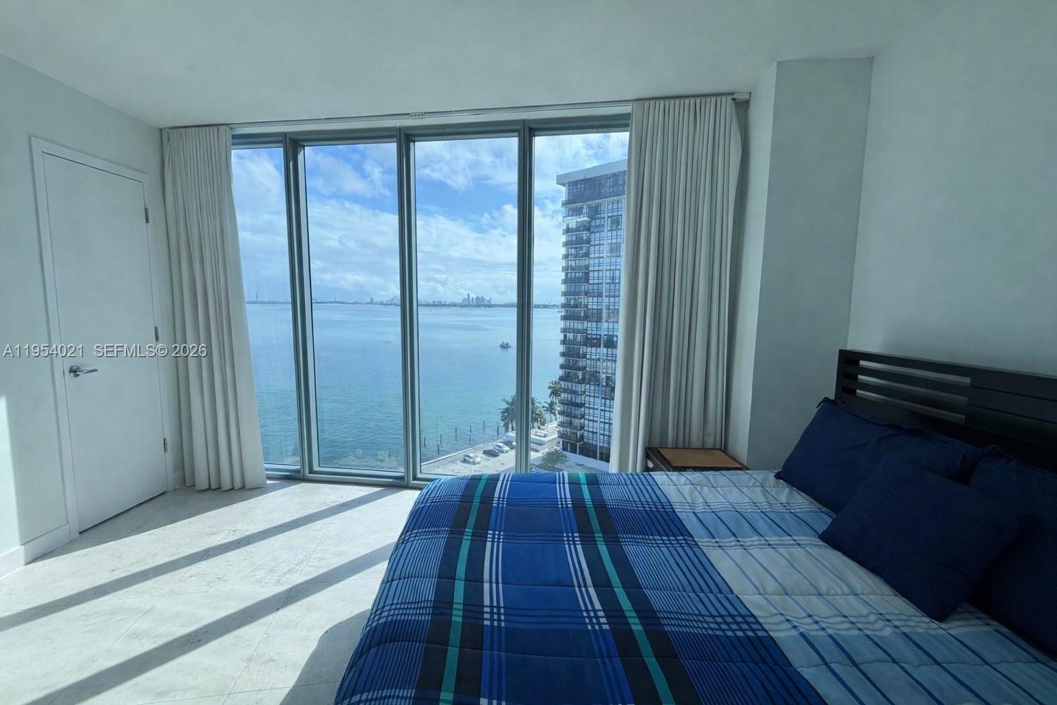 BLUE CONDO - Residential