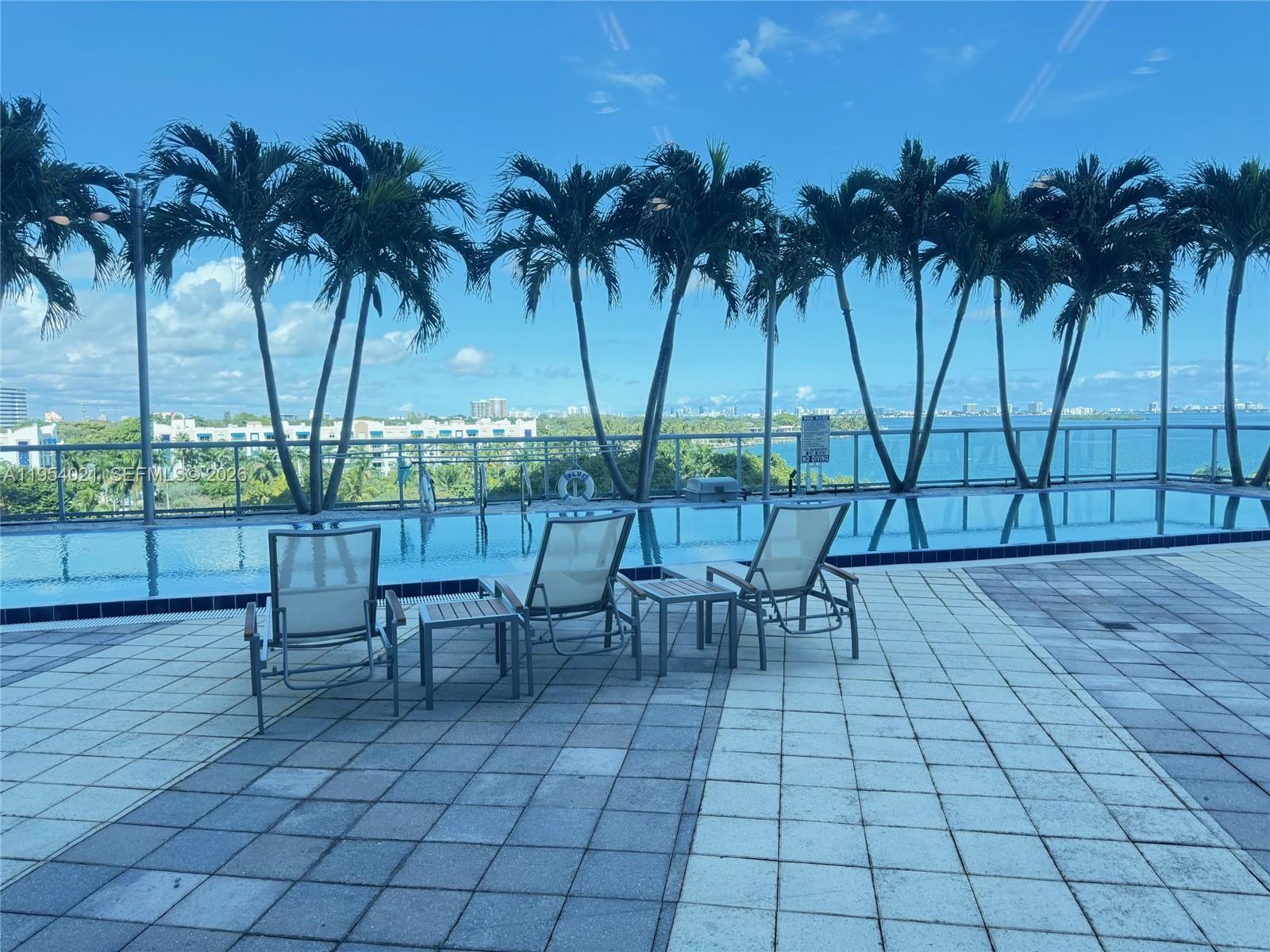 BLUE CONDO - Residential