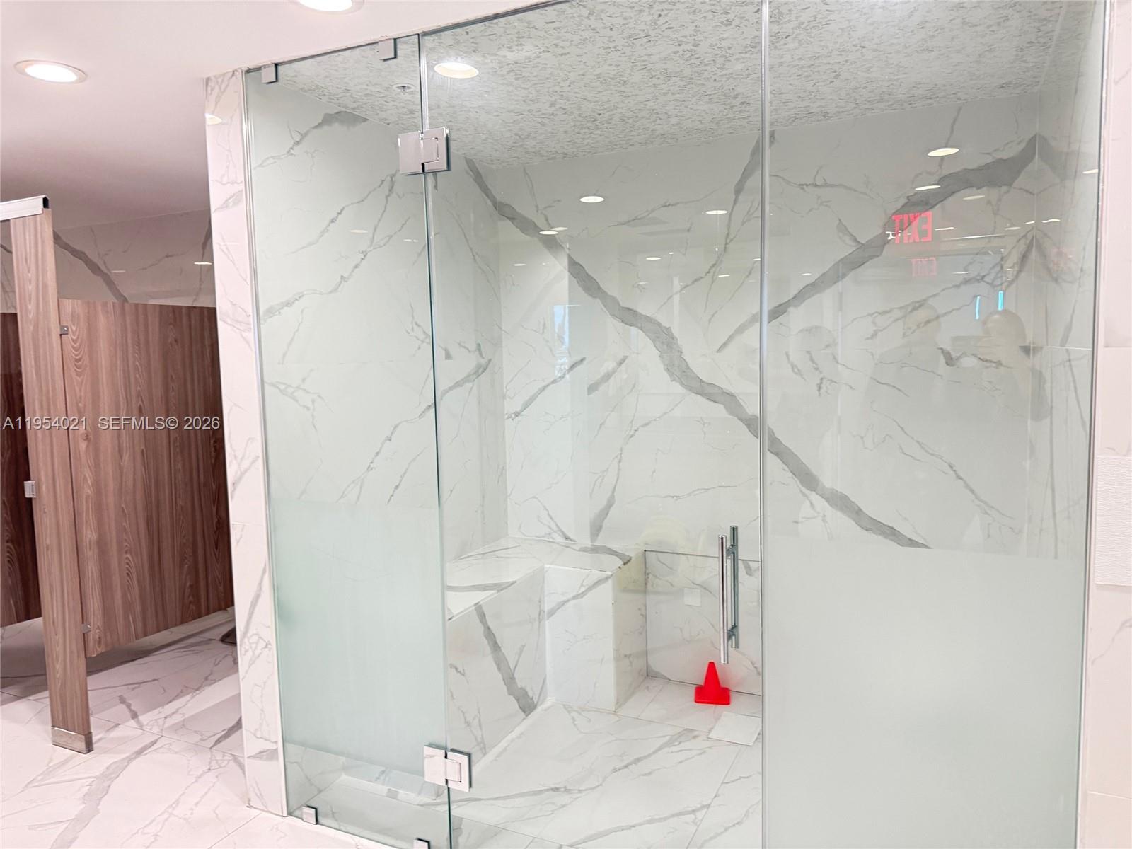 BLUE CONDO - Residential