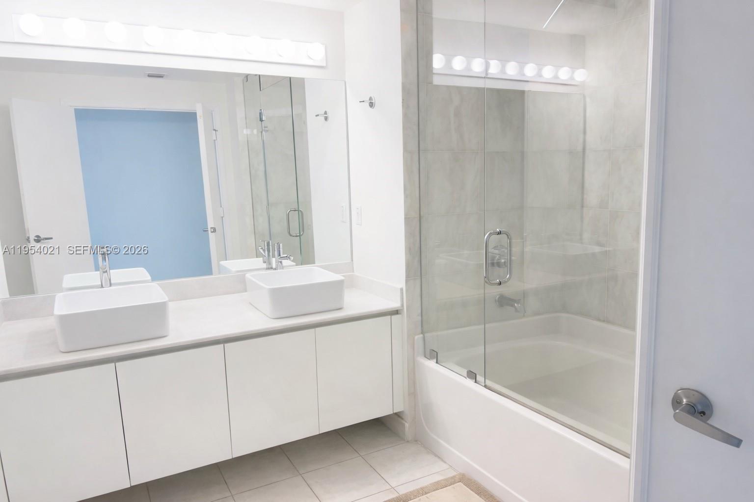 BLUE CONDO - Residential