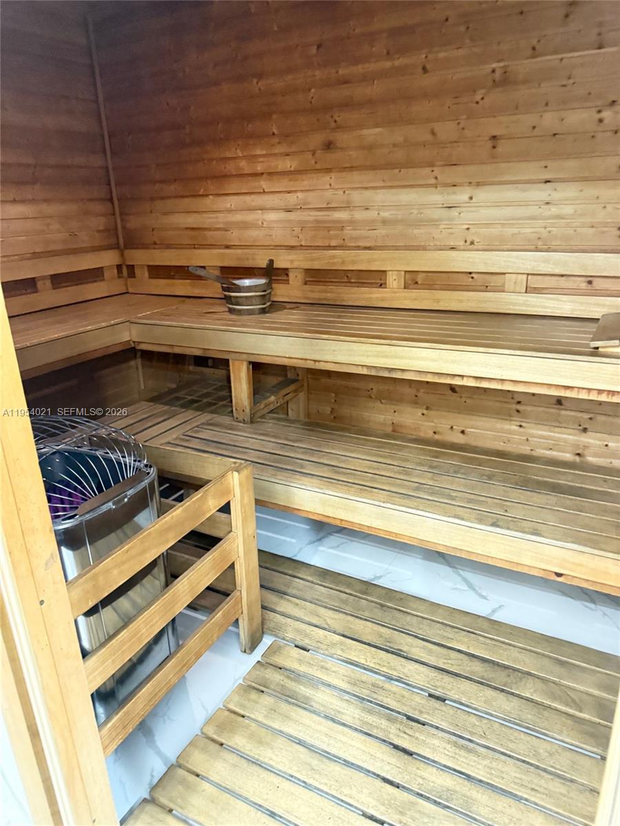 BLUE CONDO - Residential