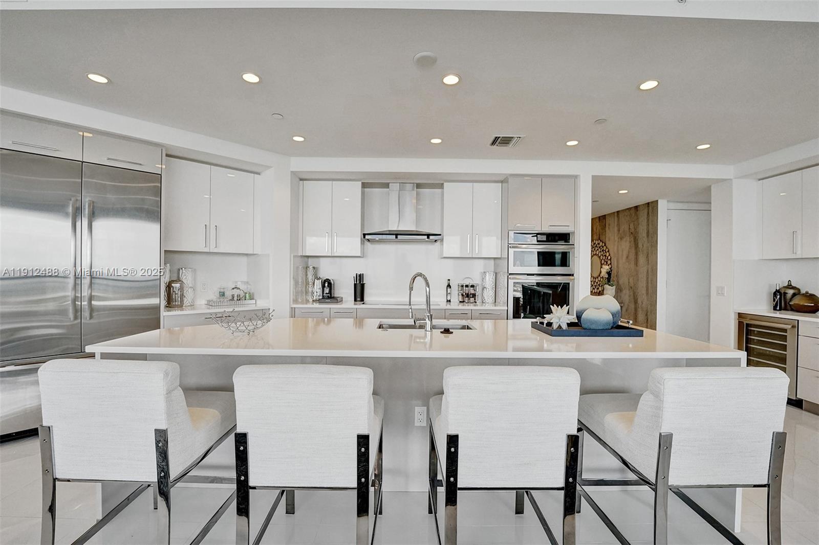 100 LAS OLAS CONDO - Residential