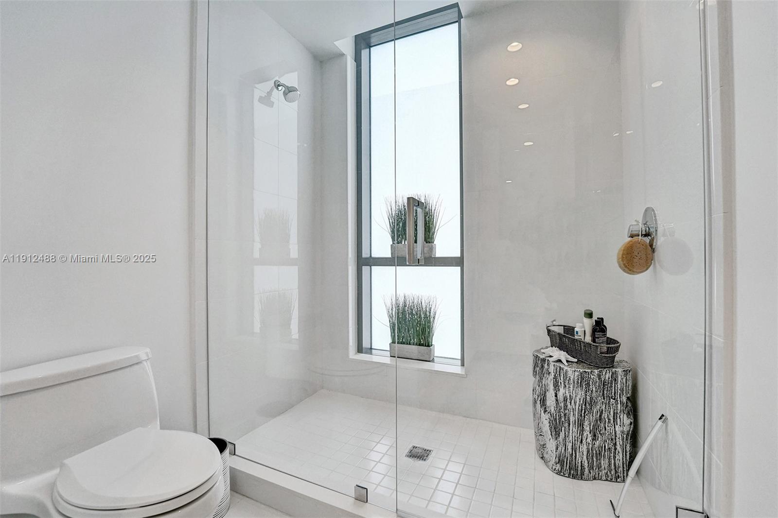 100 LAS OLAS CONDO - Residential