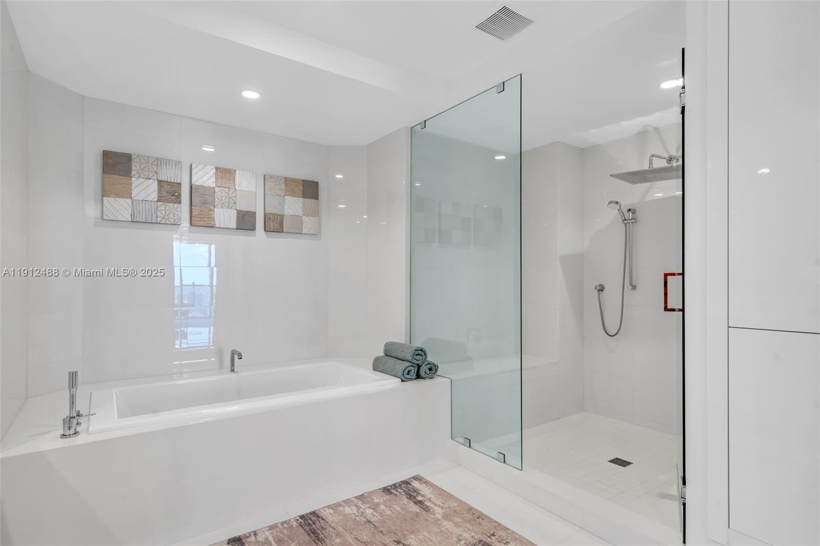 100 LAS OLAS CONDO - Residential