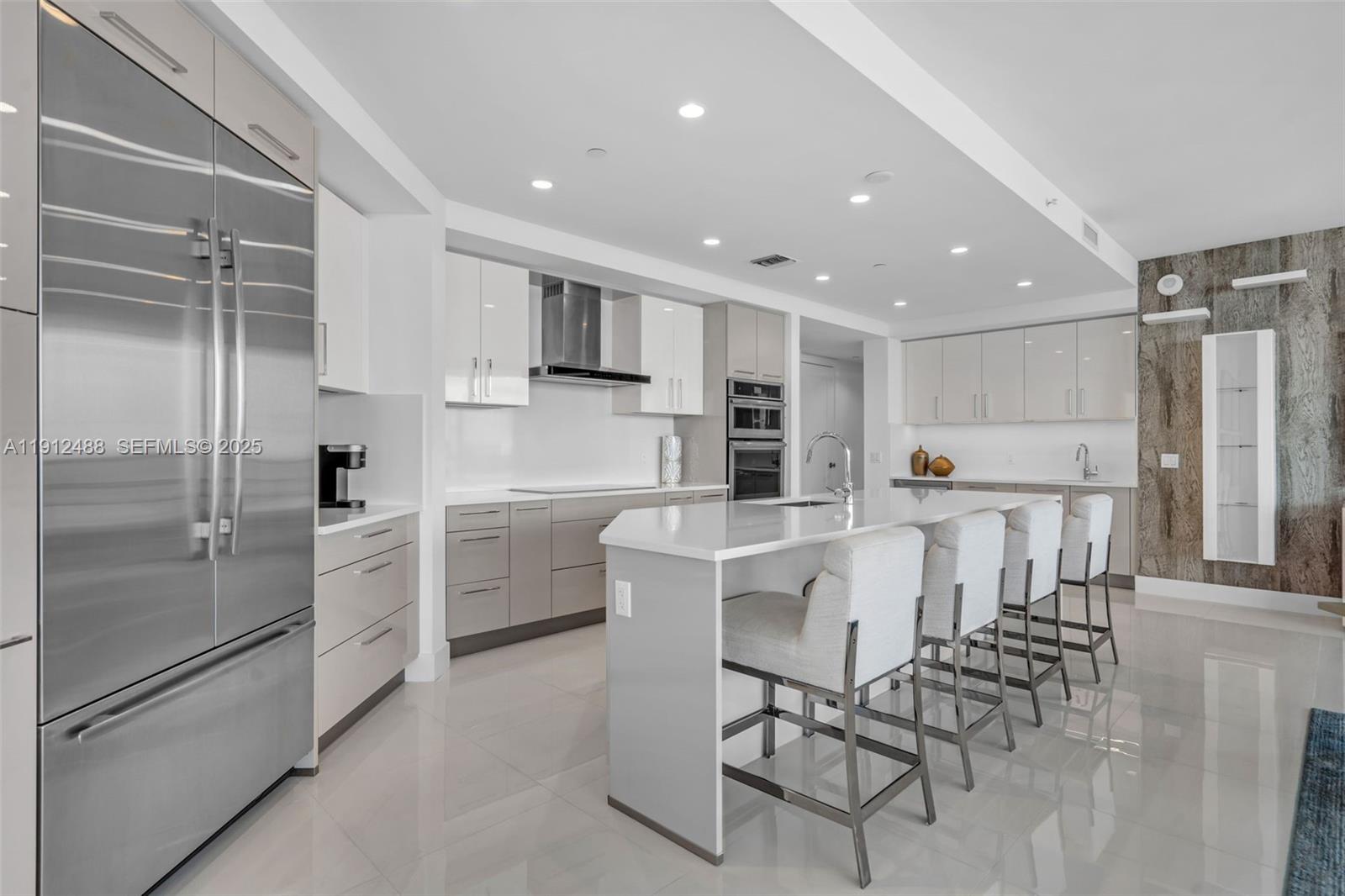 100 LAS OLAS CONDO - Residential