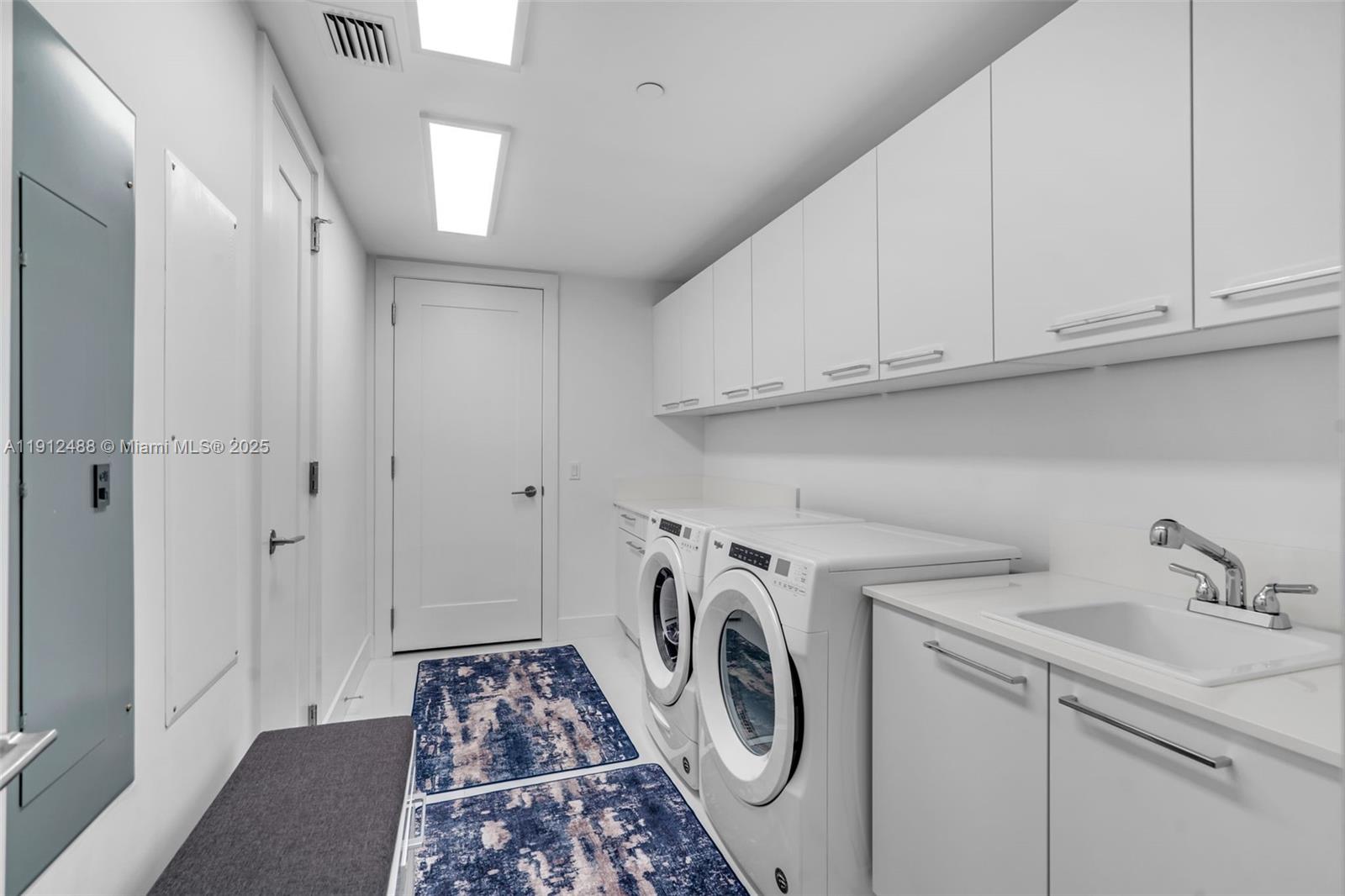 100 LAS OLAS CONDO - Residential