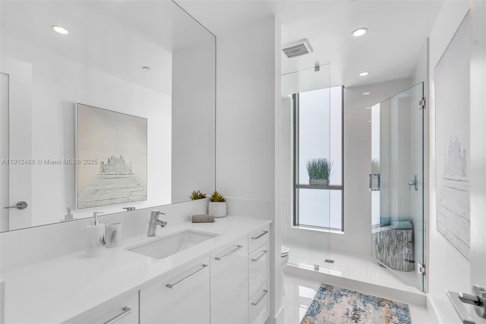 100 LAS OLAS CONDO - Residential