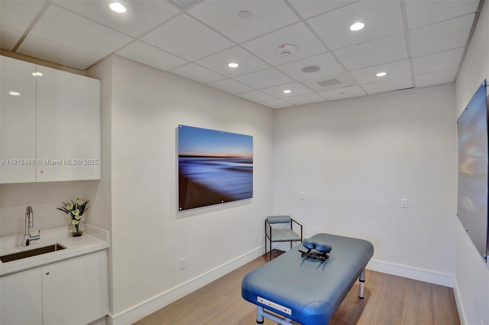 100 LAS OLAS CONDO - Residential