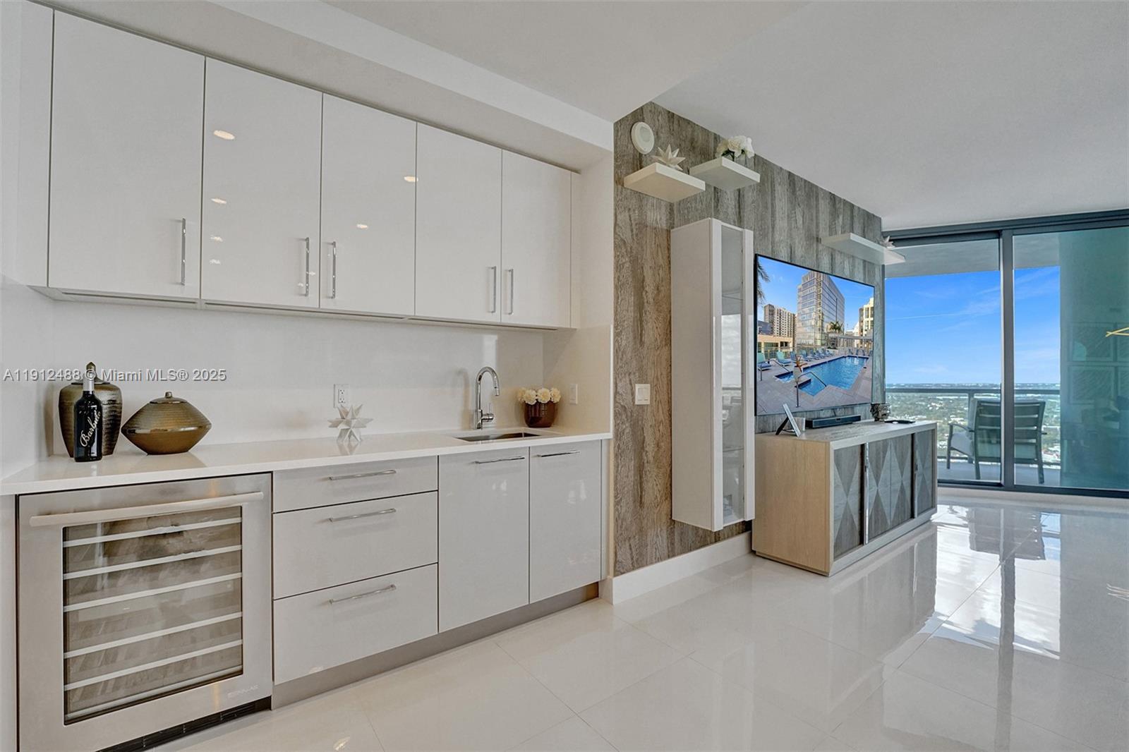 100 LAS OLAS CONDO - Residential