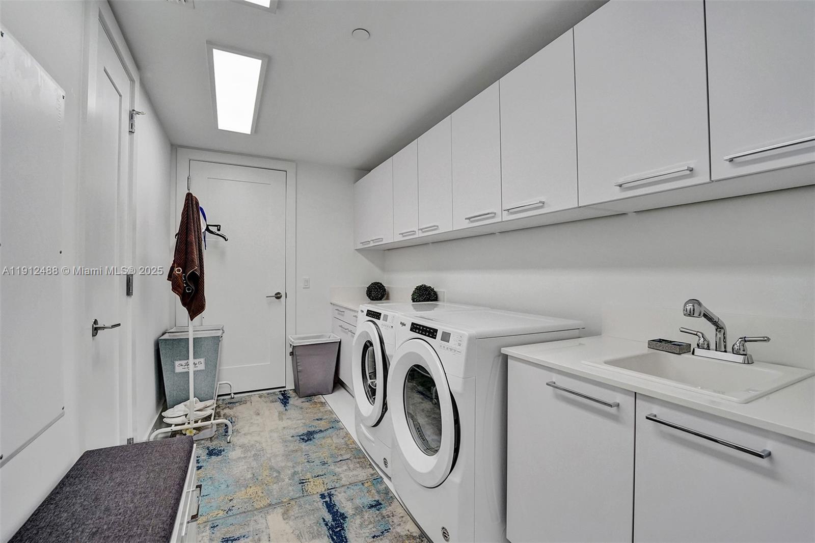 100 LAS OLAS CONDO - Residential