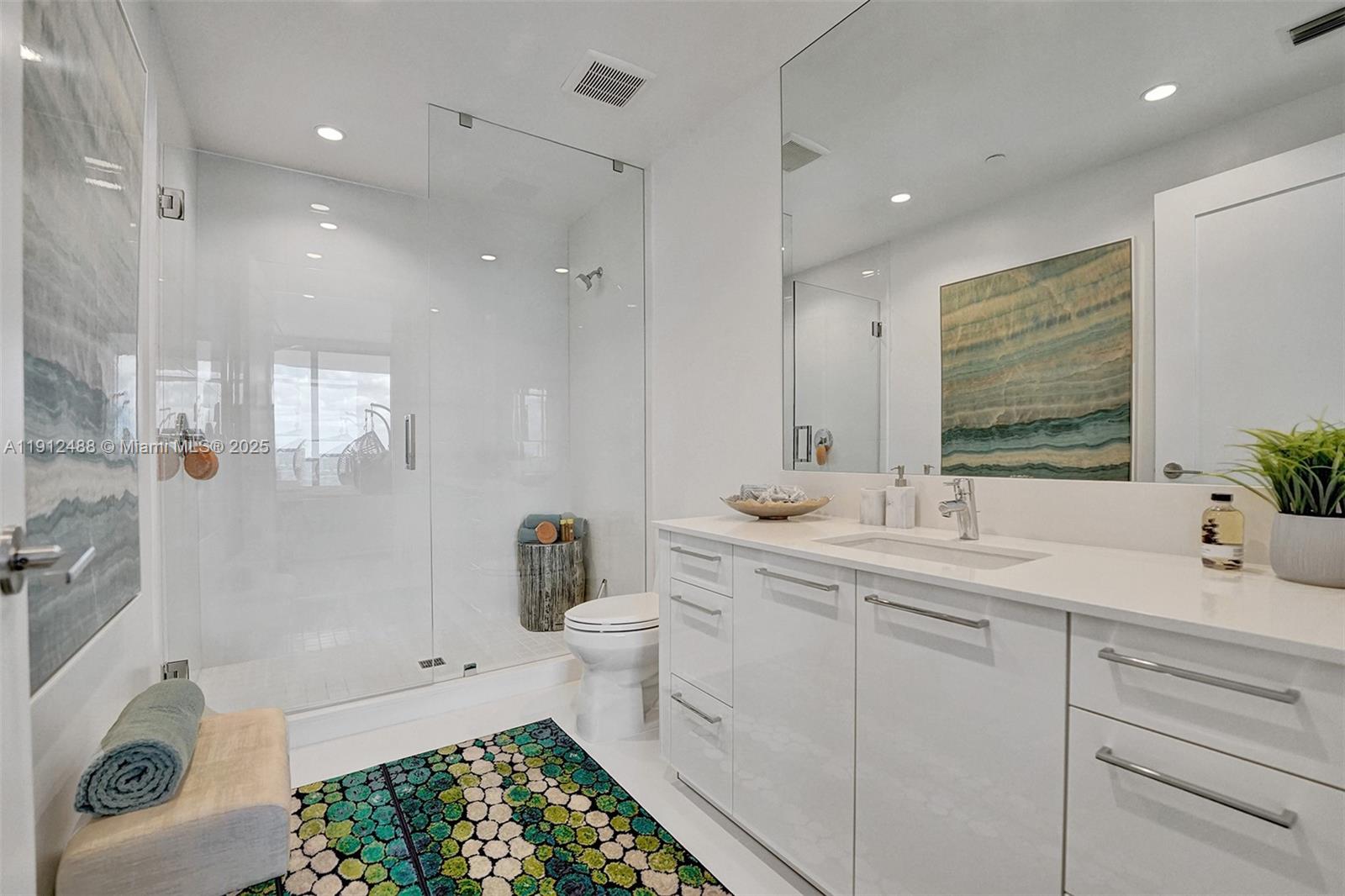 100 LAS OLAS CONDO - Residential