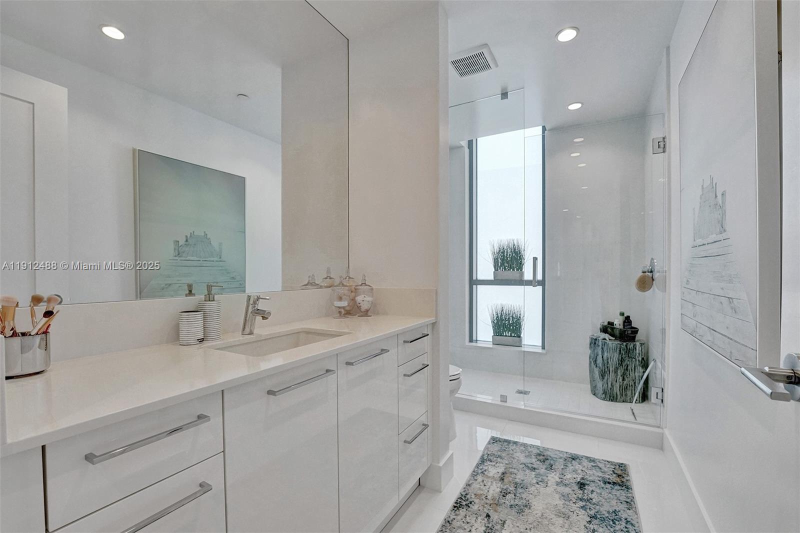 100 LAS OLAS CONDO - Residential