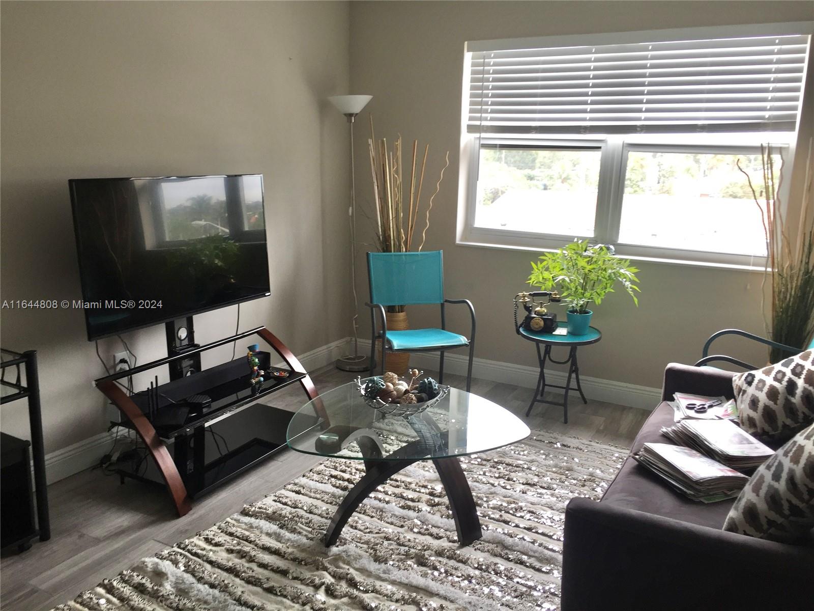 This remodeled two-bedroom, one-bathroom condo is in a great location. Located in a small building with only 16 units, it features modern stainless steel appliances and stylish updates. Enjoy the benefits of a cozy, well-situated home with easy access to nearby amenities. No washer and dryer in the unit.
Unit is leased with 90 days move out clause. Building does not qualify for FHA financing. CASH ONLY
