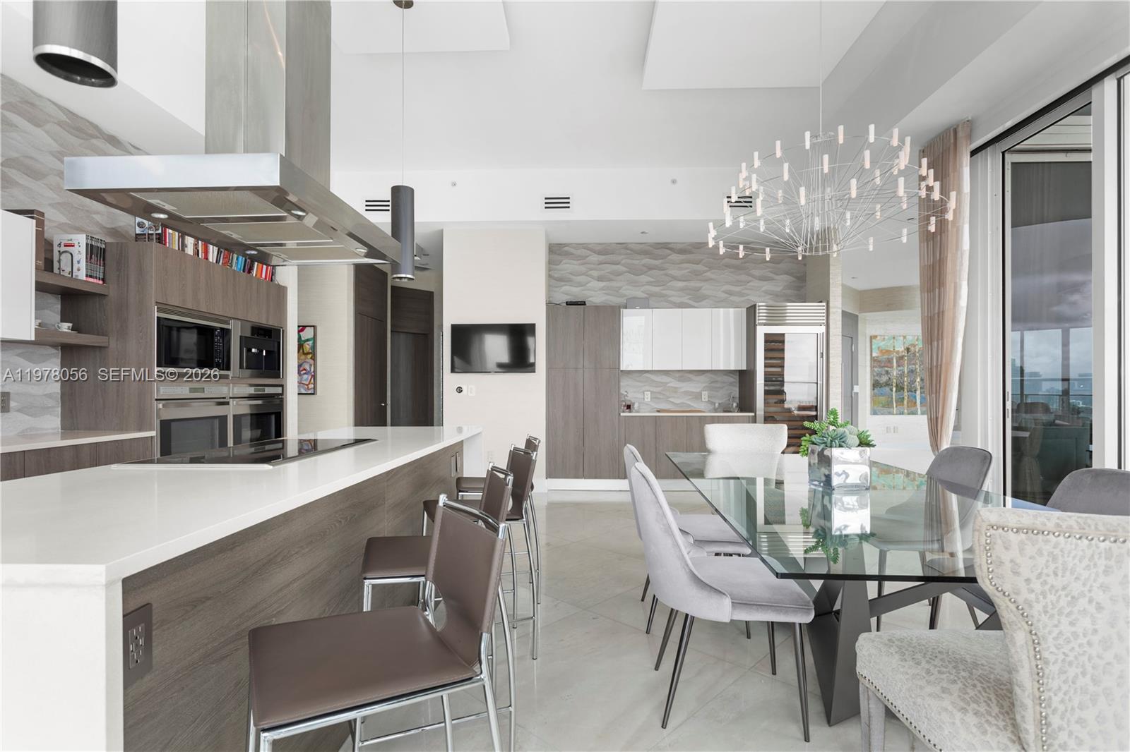 PARAMOUNT BAY CONDO - Residential