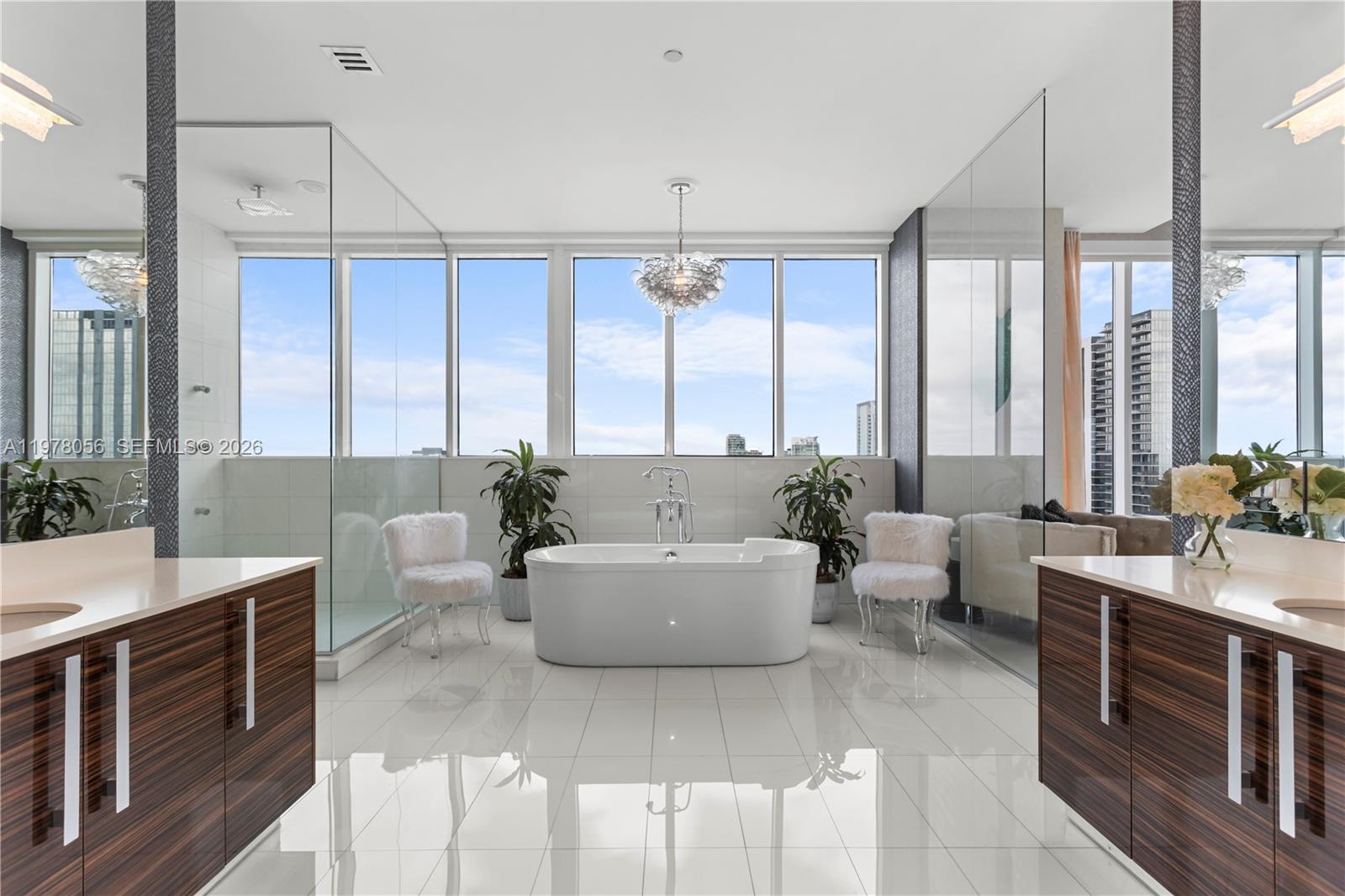 PARAMOUNT BAY CONDO - Residential