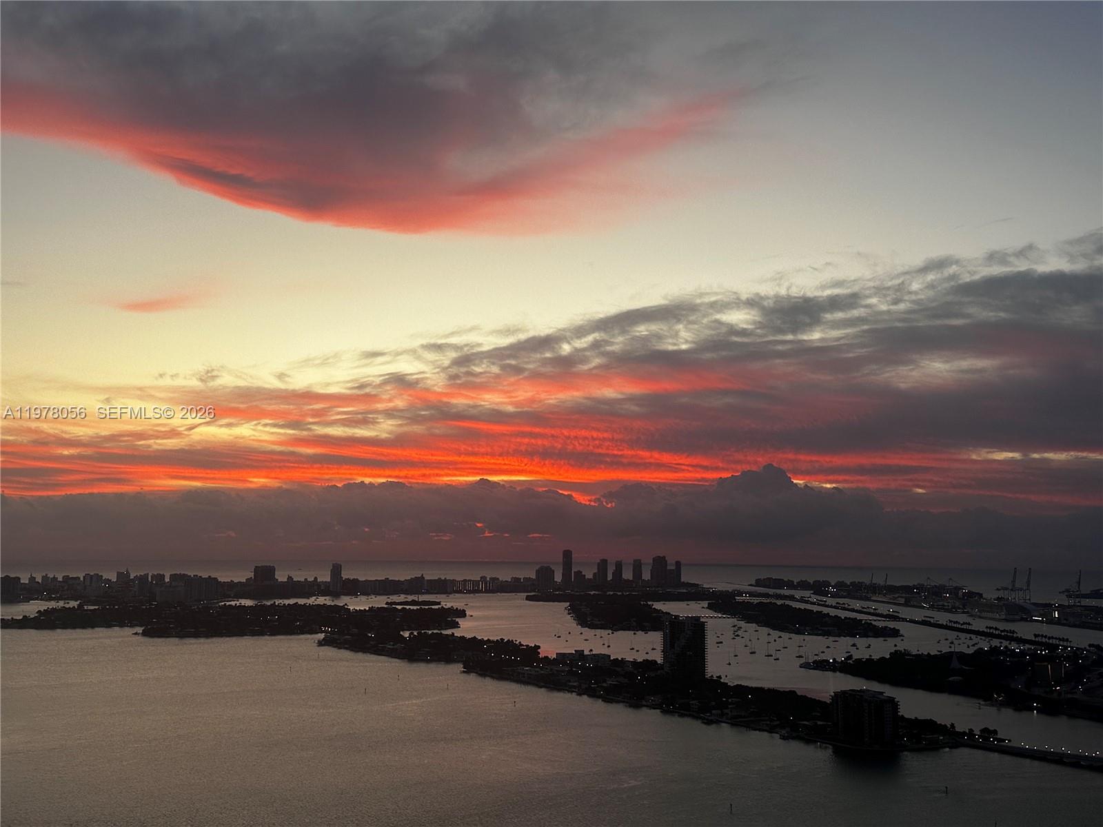 PARAMOUNT BAY CONDO - Residential