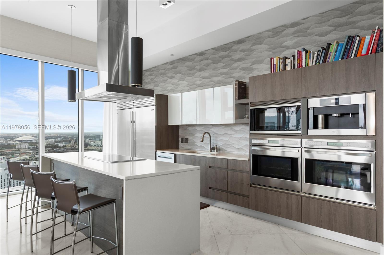 PARAMOUNT BAY CONDO - Residential