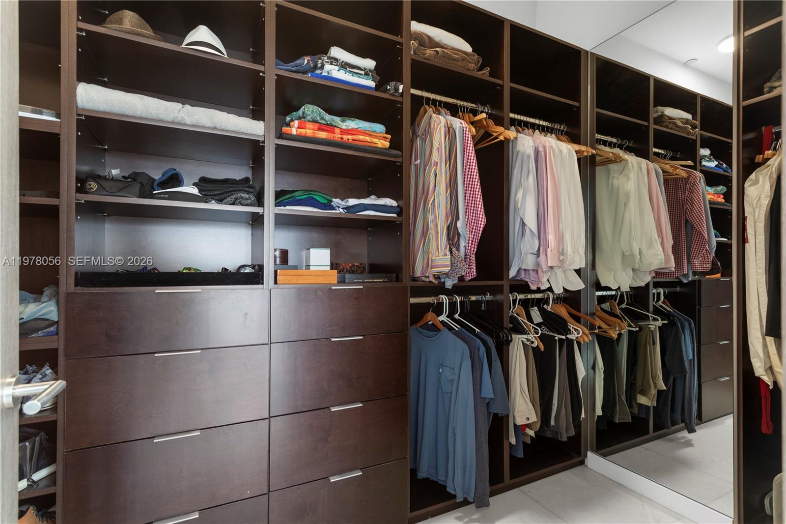 PARAMOUNT BAY CONDO - Residential