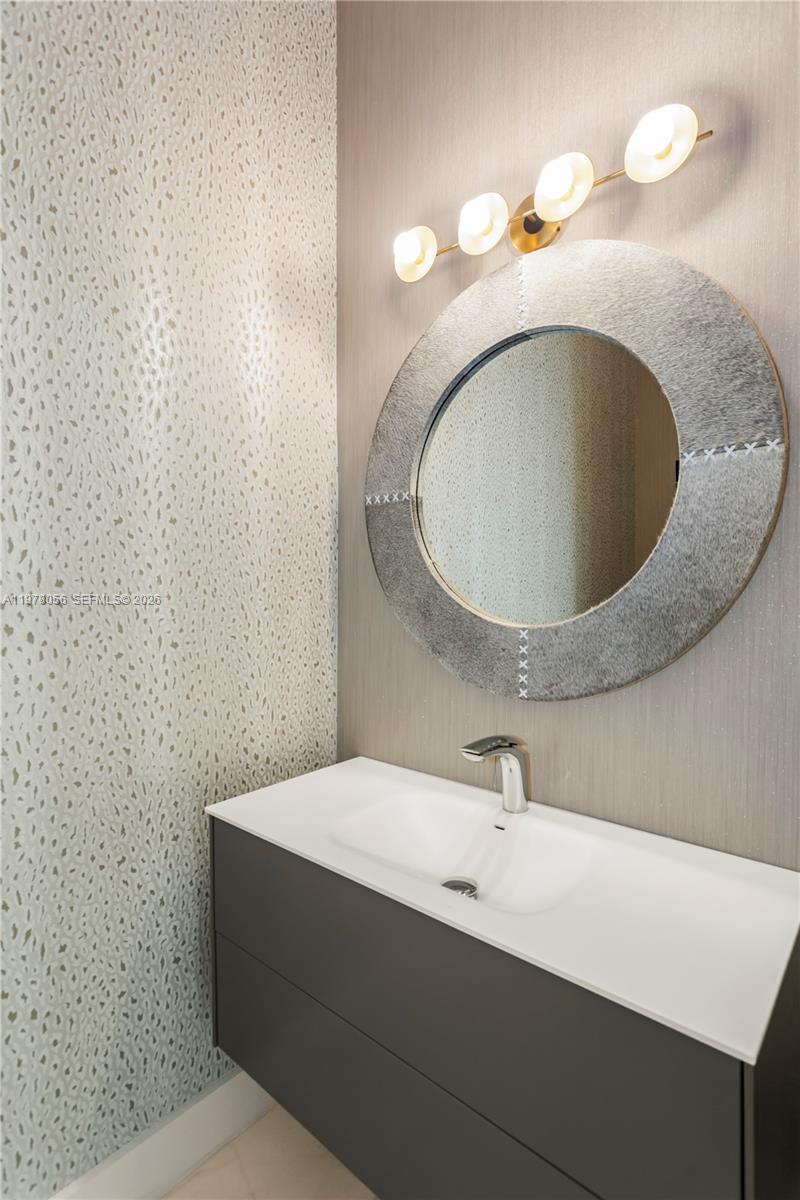 PARAMOUNT BAY CONDO - Residential