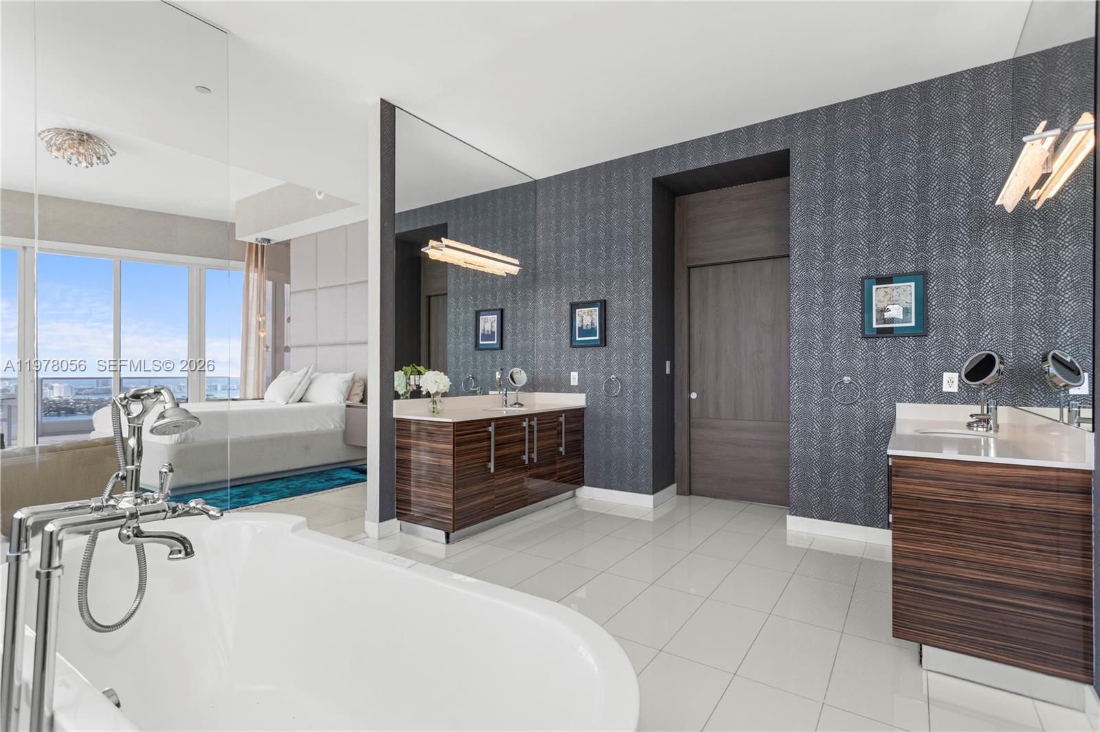 PARAMOUNT BAY CONDO - Residential